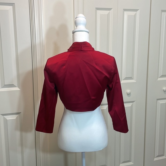 Only Worn Once - 3 quarter length sleeves, cropped, light weight, red jacket - Picture 3 of 4